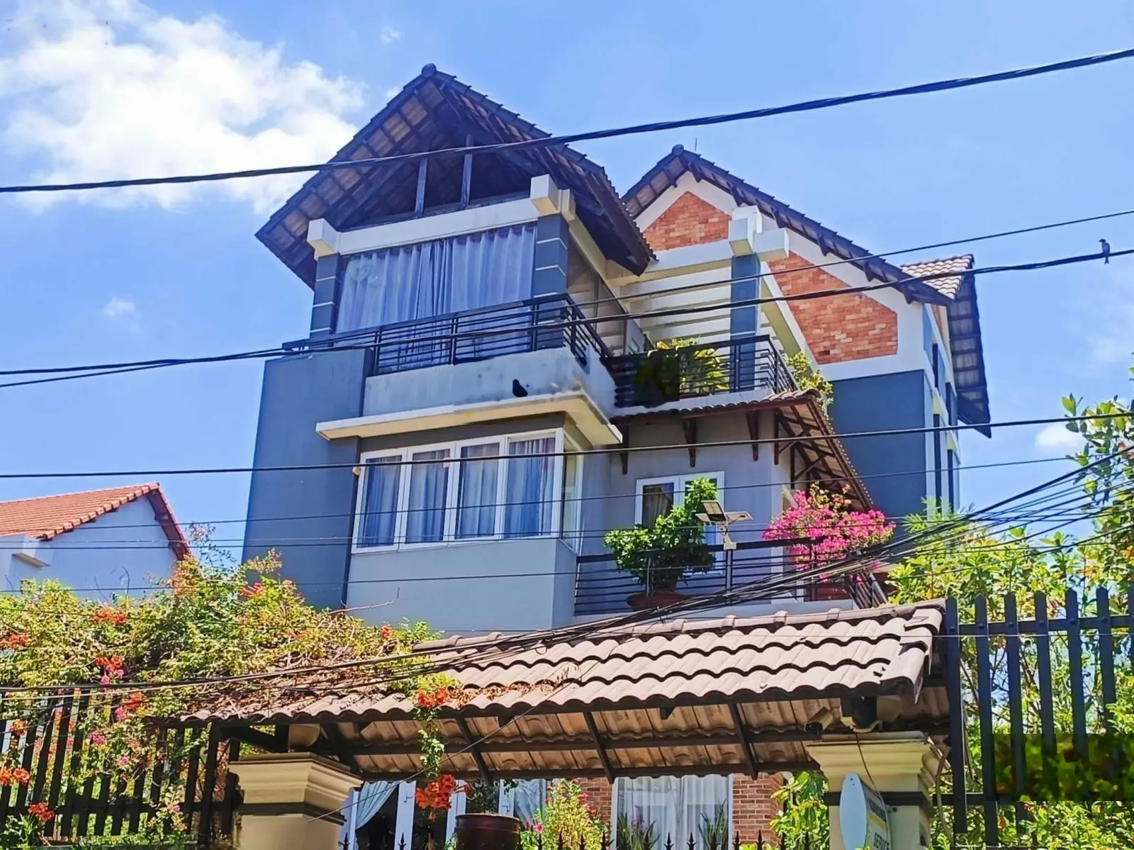Biệt Thự Sân Vườn 4 Tầng 12x25 ngay GiGAMAILL công viên trước nhà