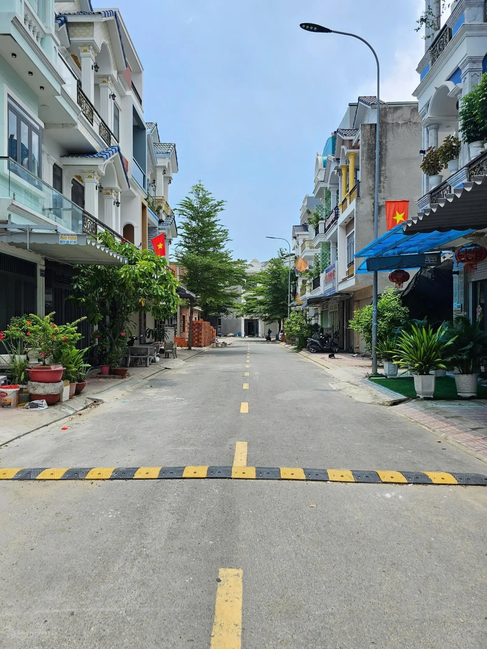 4.3 tỷ/ Bán nhà mới xây full nội thất KDC Phú Hồng Thịnh gần vòng xoay An Phú Thuận An. Mẫu đẹp