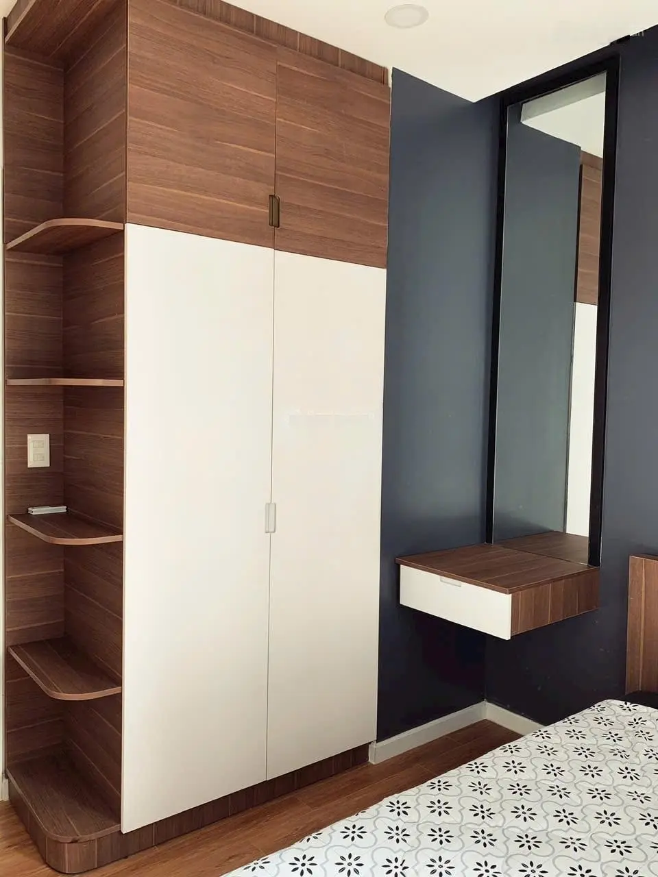 Bán gấp căn hộ M- One Nam Sài Gòn giá chỉ 4 Tỷ cho căn 3pn ( rộng 91m2 ) , kèm toàn bộ nội thất .