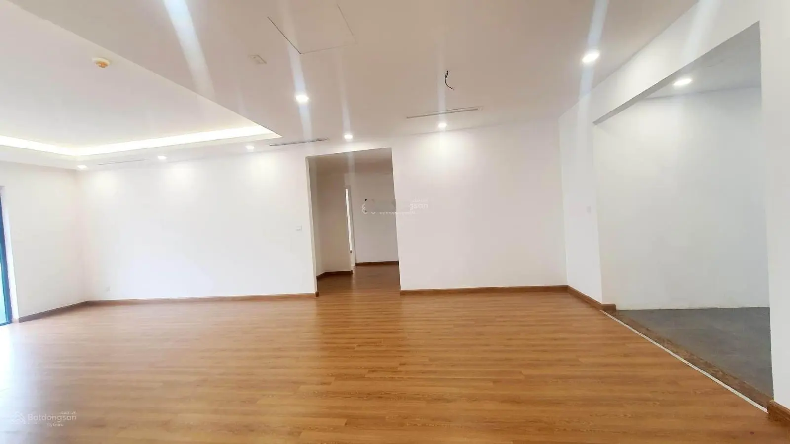 Căn hộ cao cấp, trung tâm Cầu Giấy, diện tích 140,5m2 - từ 52 triệu/m2, nhận nhà ở ngay