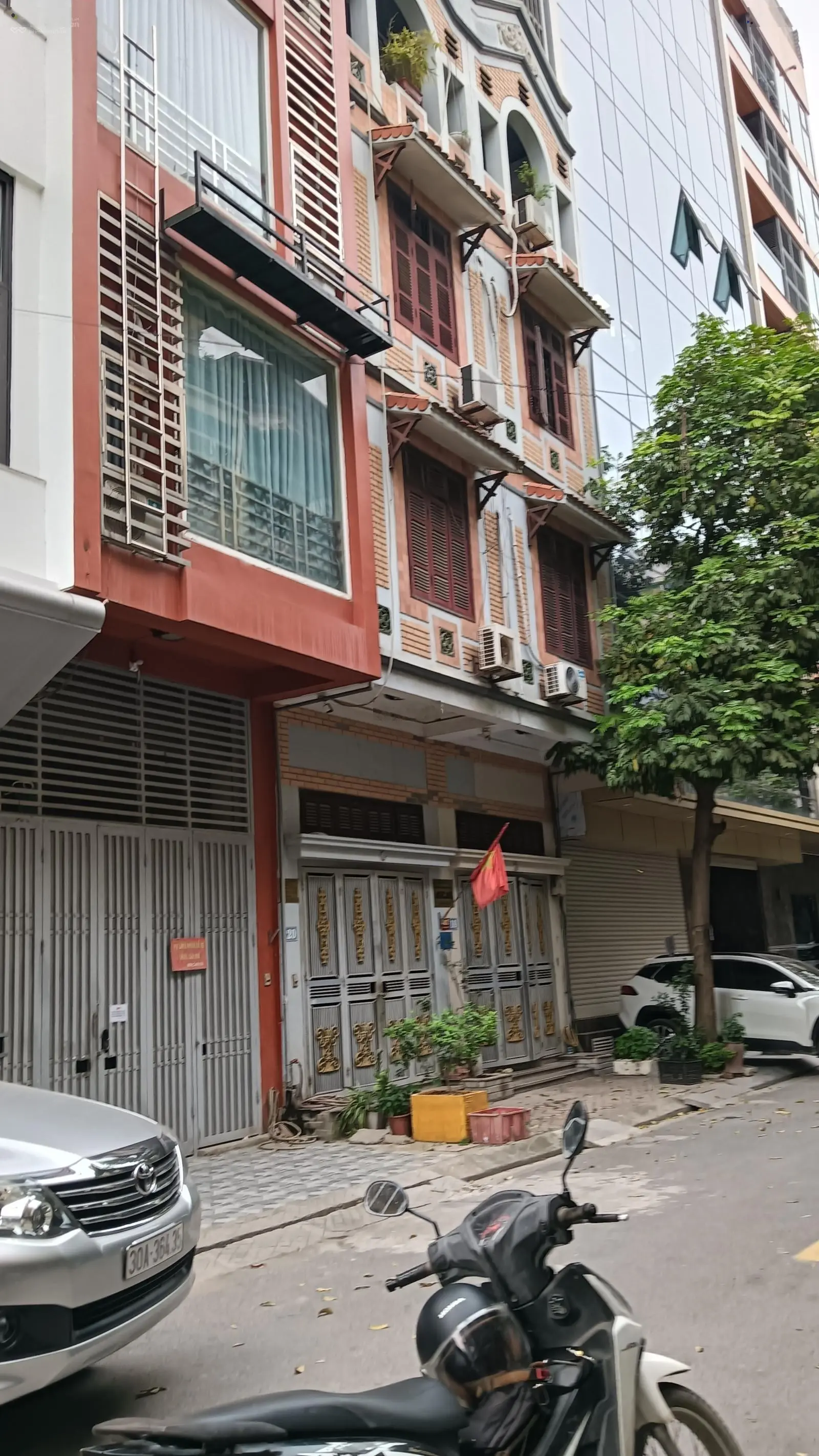 Bản gấp liền kề Ngô Thì Nhậm Hà Đông , 59 m, 5 tầng 9,25 tỷ, kinh doanh sầm uất. LH 0383522708.