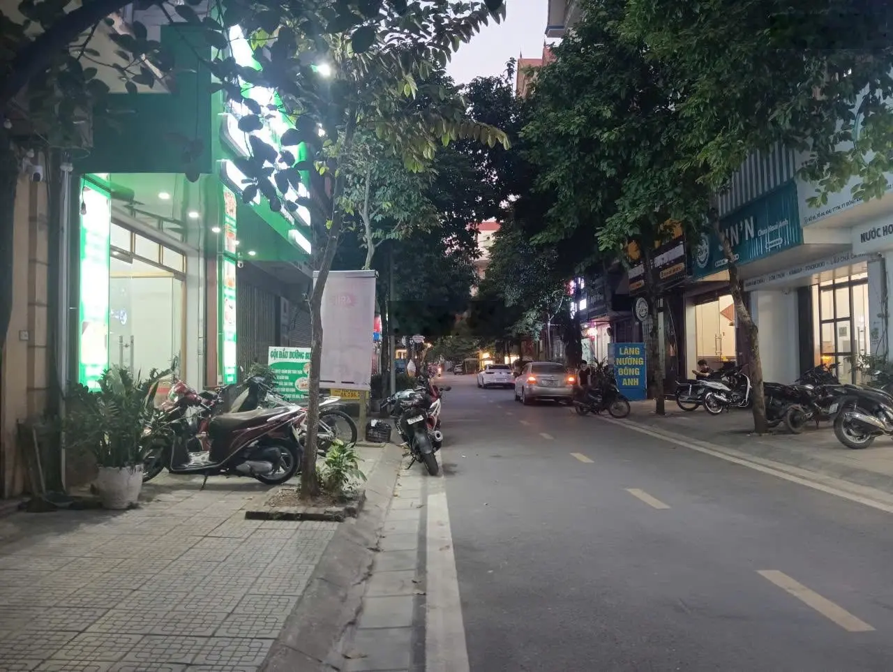Bán gấp nhà 75m2 X 6 tầng tại tổ 4 thị trấn Đông Anh KD sầm uất; giá chỉ 16,3tỷ - có ra lộc