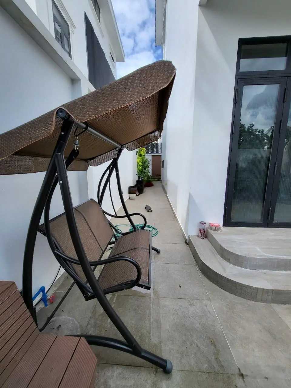 Cần bán gấp biệt thự siêu đẹp đối diện công viên 192m2 giá 25 tỷ thương lượng LH: 0902 468 ***