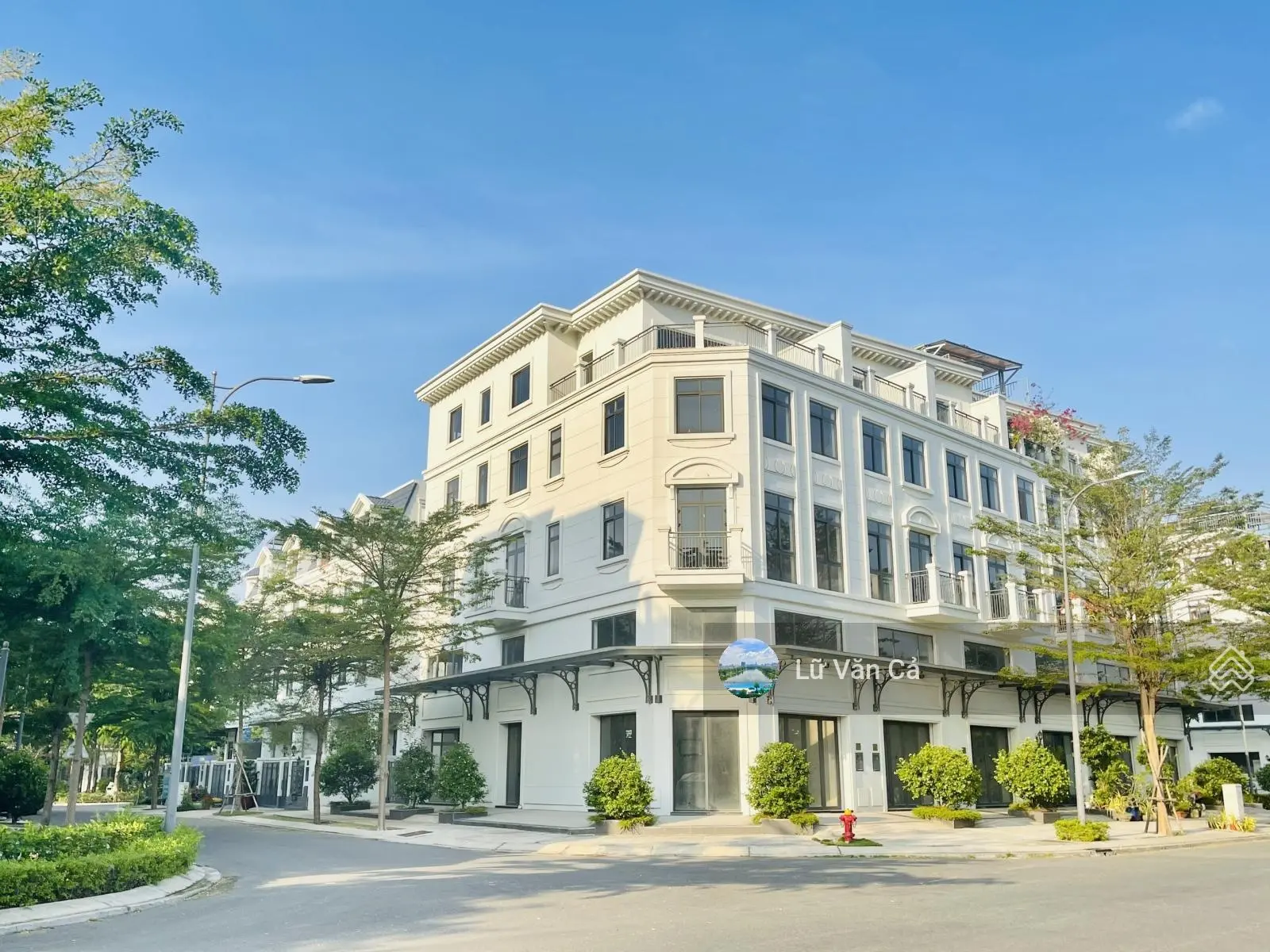Căn góc 2 mặt tiền đường lớn 8x20m 1 trệt 3 lầu KĐT Lakeview City cần bán giá 24,5 tỷ LH 0902872670
