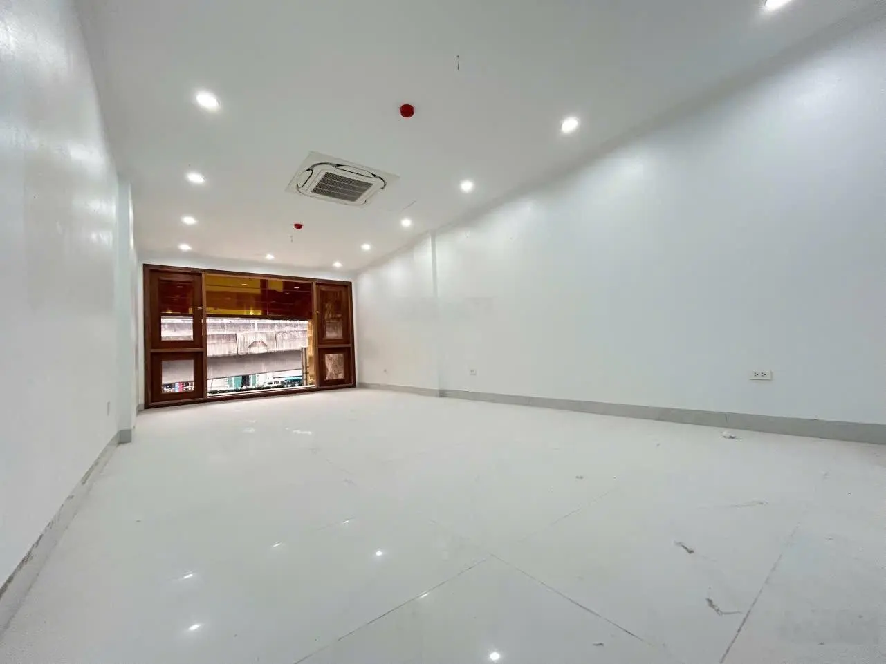 Toà nhà văn phòng 9tầng+1 hầm-thang máy phố chính trung tâm thanh xuân-dòng tiền 100tr/th-70m*36tỷ