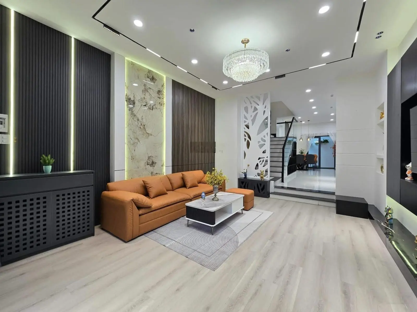 Mặt tiền đường 5m5 lề 3m hoà minh - hướng đông nam hiếm có