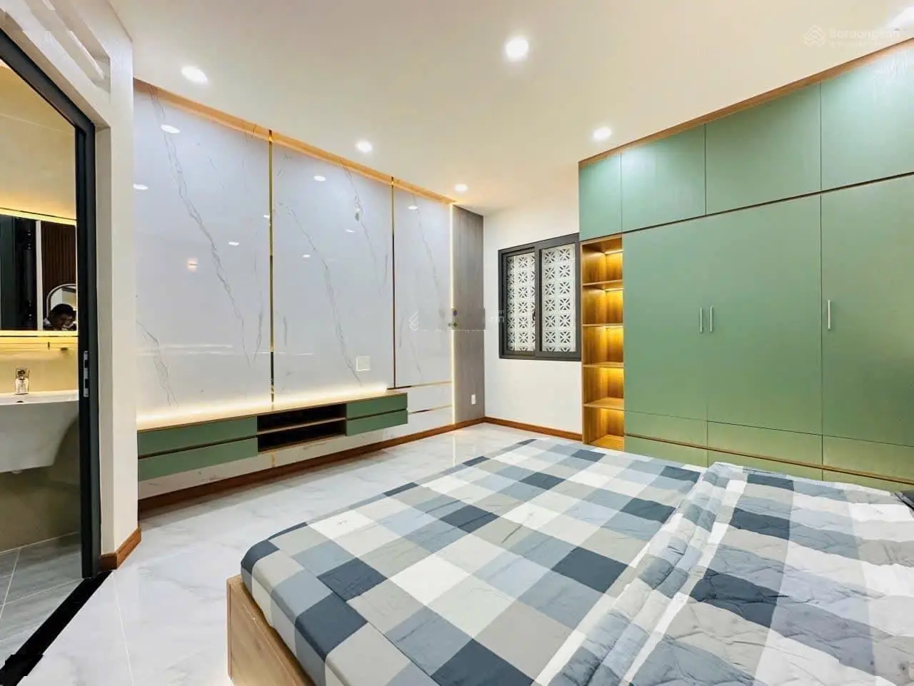 Cần tiền bán gấp nhà hẻm xe hơi Hoa Lan, Phường 7, Phú Nhuận. Giá chỉ 4,4 tỷ. 0906 806 *** Thuý Ngân