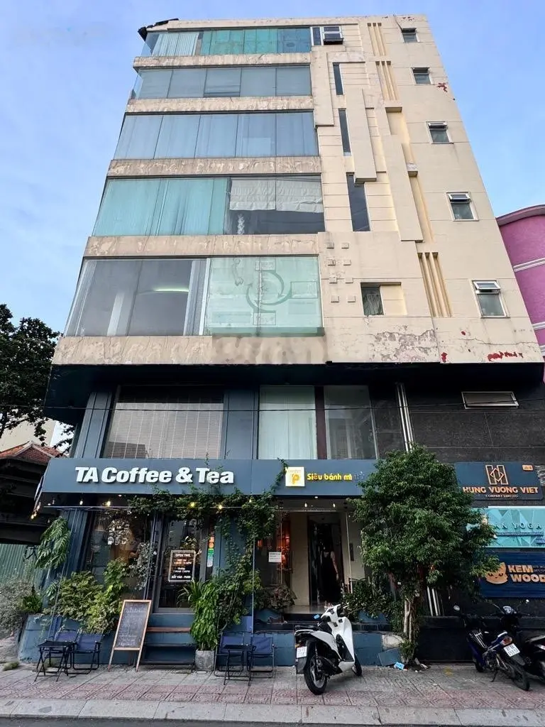Cần bán gấp giảm 5 tỷ. Bán nhà mặt tiền Trần Quang Khải, Quận 1