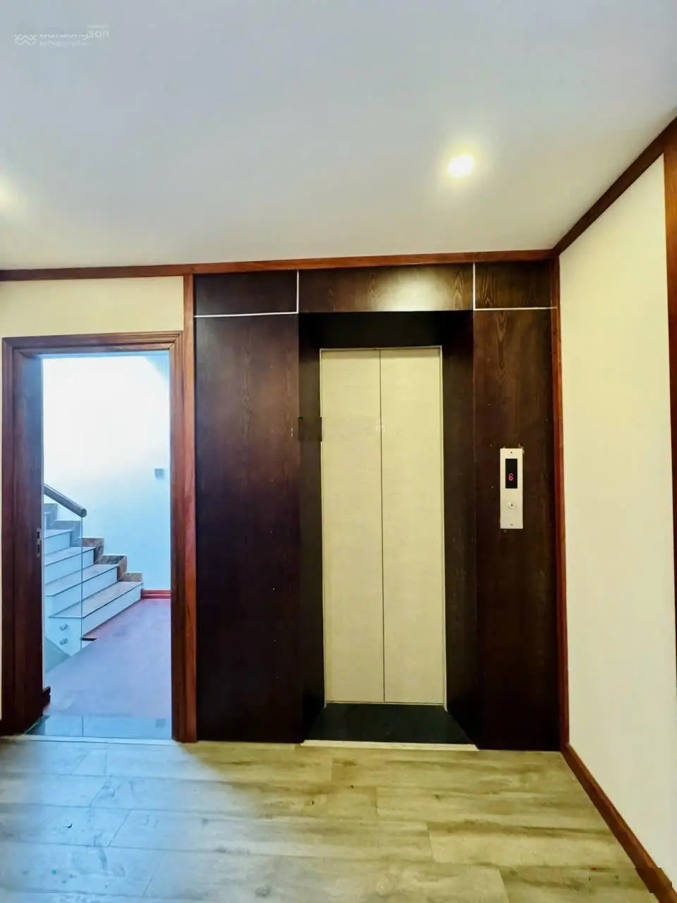 Bán biệt thự 52 tỷ, Dt 130m2 x8 tâng , phố Lâm Hạ, Long Biên, Hà Nội.