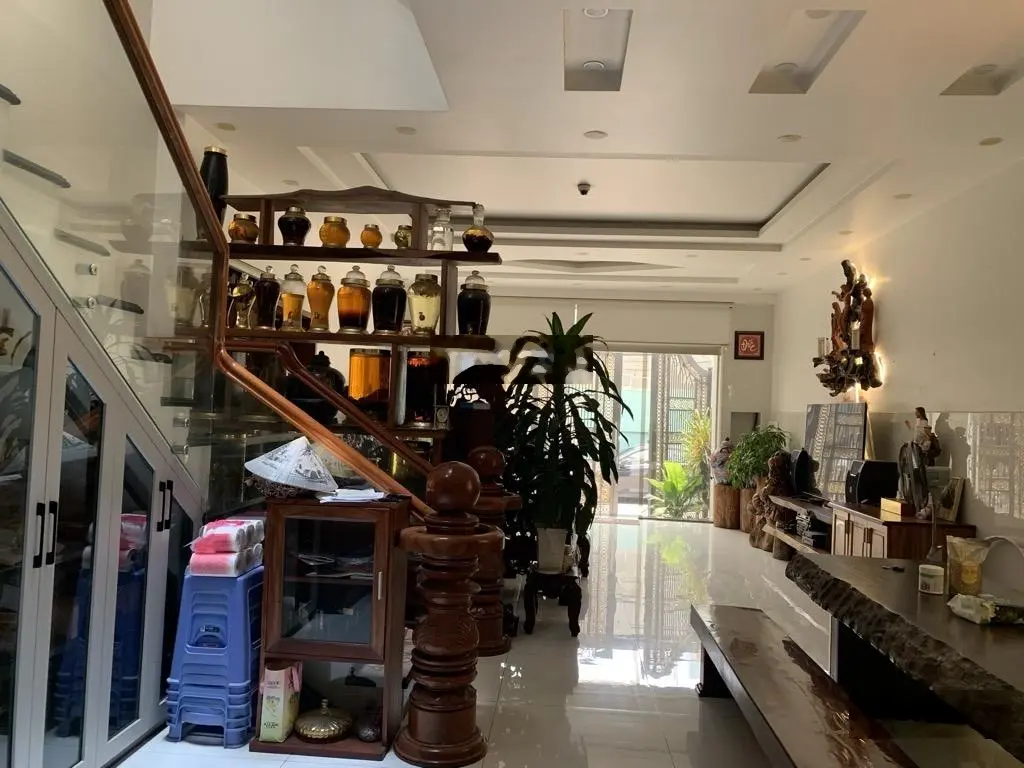 Nhà BTCT 284.1m² ngang 13,1m 4 tầng khu phân lô toàn nhà cao đẹp chủ tặng full nội thất như hình