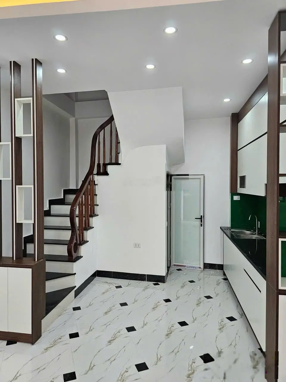 Bán nhà mới đẹp 5 tầng tại đường Đại Mỗ, ô tô đỗ cách nhà 10m nhỉnh 5, x tỷ, cách Aeon Hà Đông 300m
