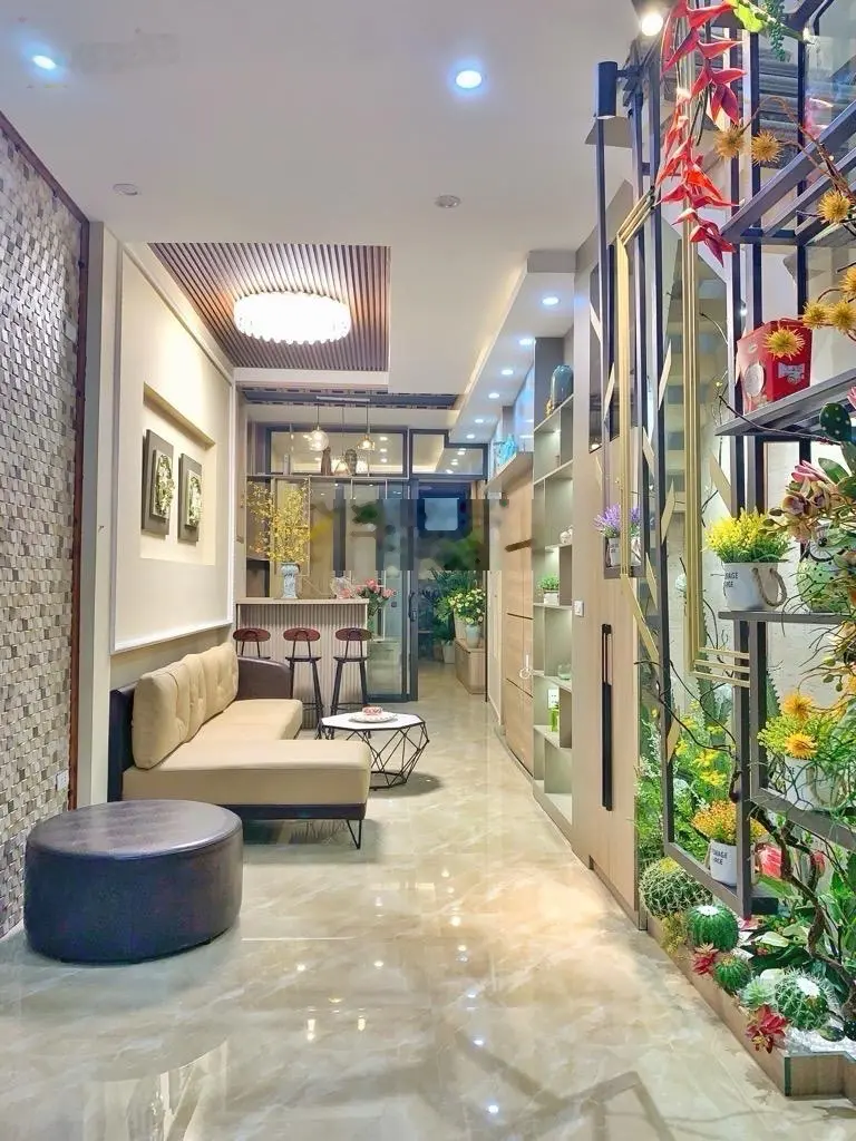 Nhà đẹp - ô tô 7 chỗ - Nguyễn Văn Cừ - phố lõi Long Biên - nội thất đẹp nhà sẵn về ở ngay