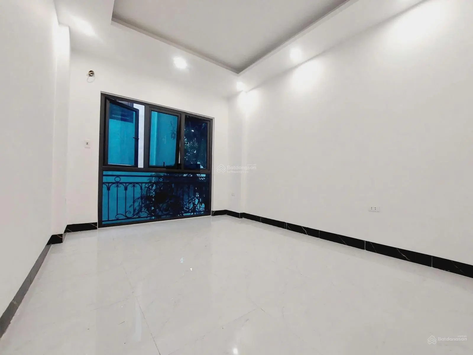 Bán nhà Đồng Mai, Hà Đông, 41m2, 4 tầng đẹp, 4 ngủ, 2 mặt ngõ trước sau, thông rộng ôtô đỗ cửa, rẻ.