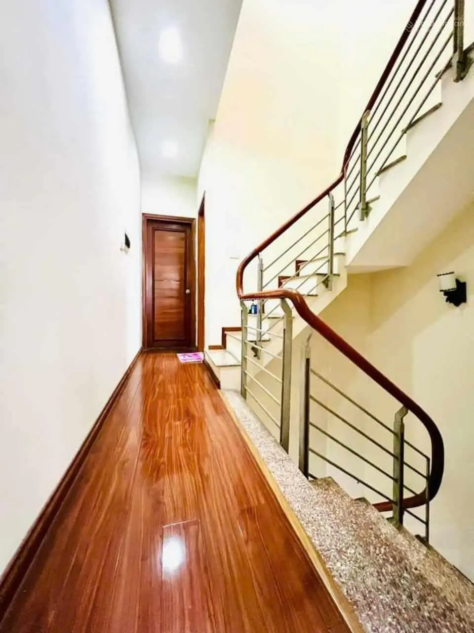 Bán nhà đẹp hai bà trưng, dân xây, ô chờ thang máy, 2 mặt thoáng, gần phố, ngõ rộng, về ở luôn.