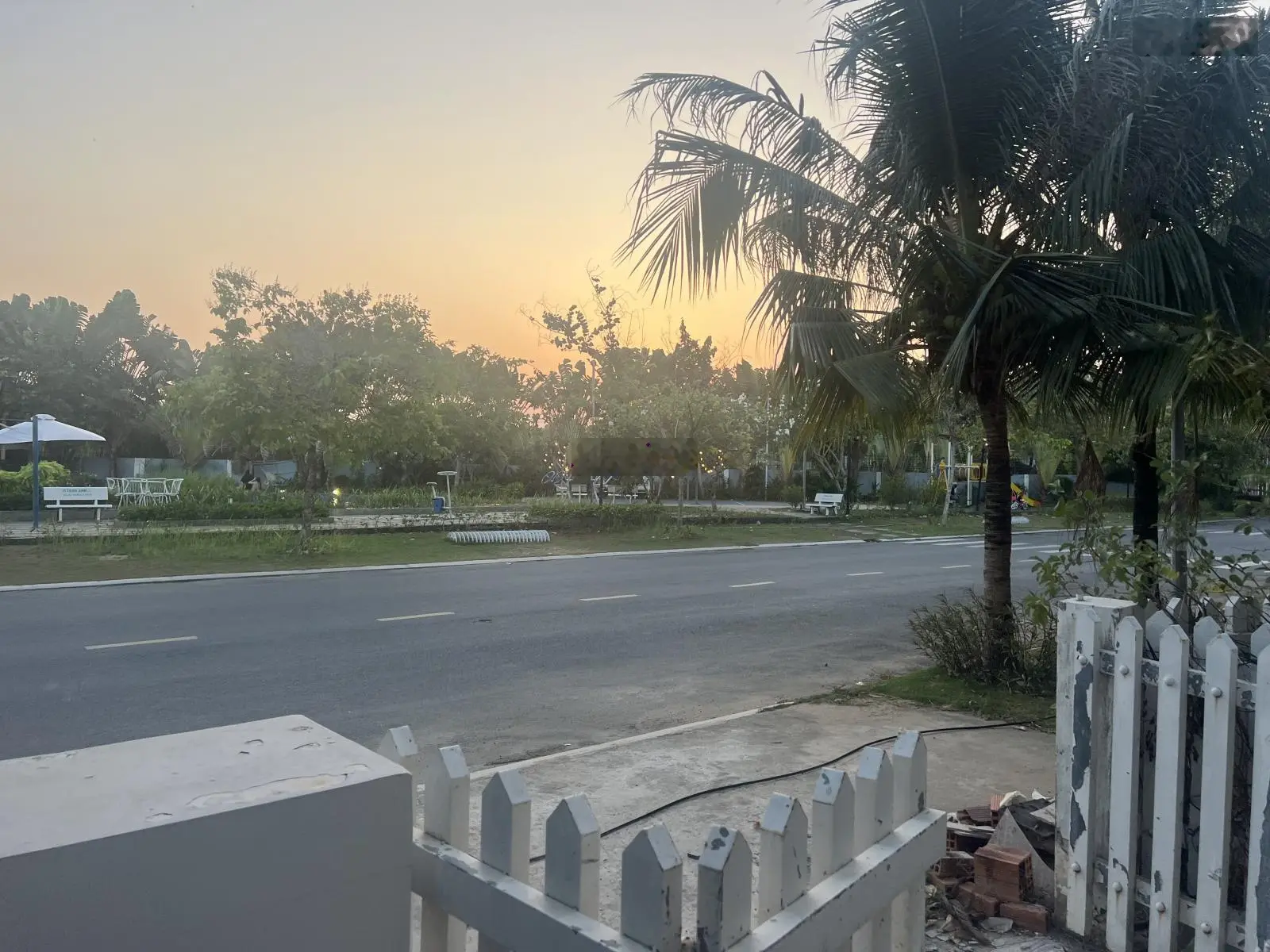 Bán căn góc view hồ bơi biệt thự Bella Villa, 5,3 tỷ, 160m2, 5PN + 4WC, 2 tầng, Đông Bắc