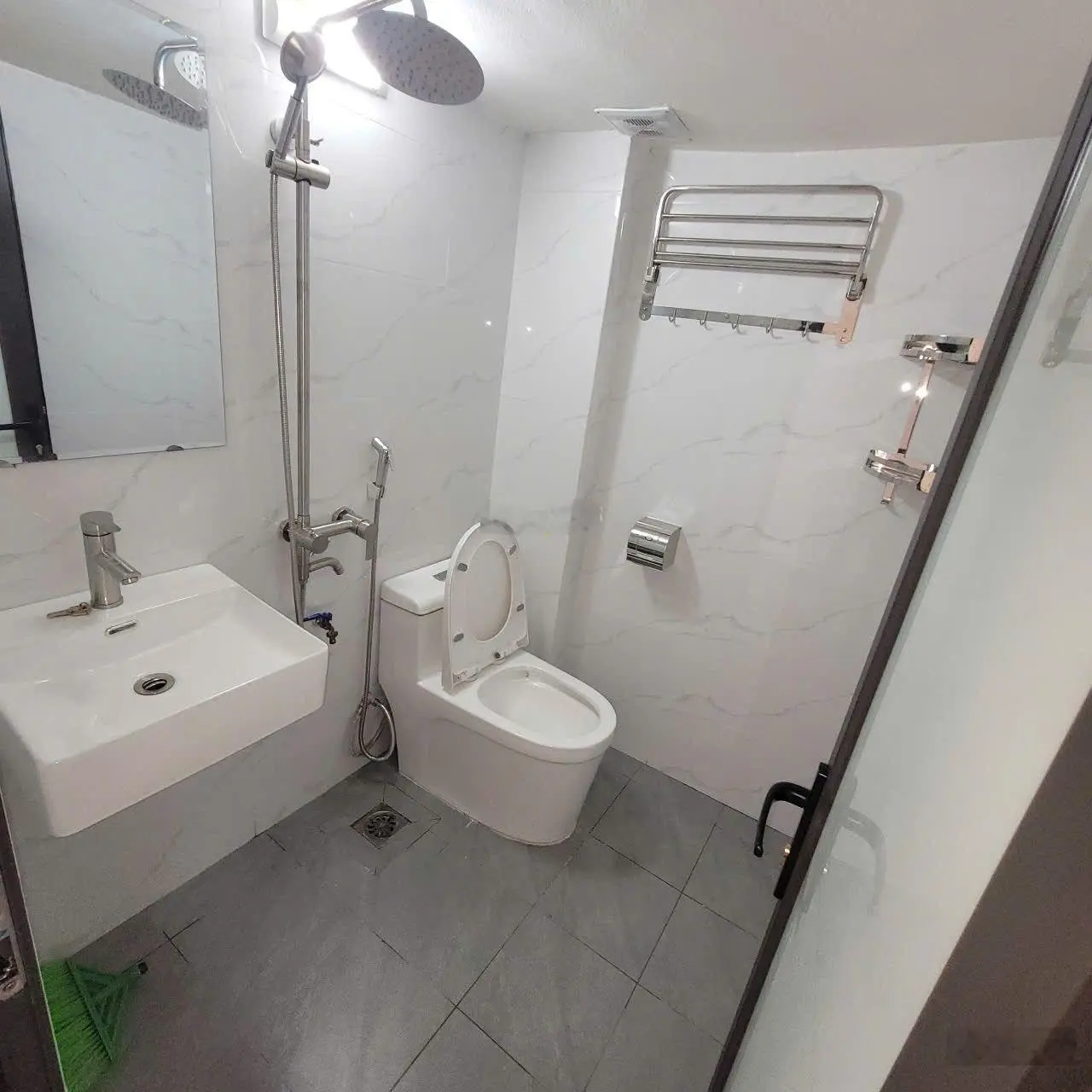 Nhà đẹp như khách sạn 40m 4 tầng 5 ngủ funl đồ giá 5ty96 . lh e 0362088669