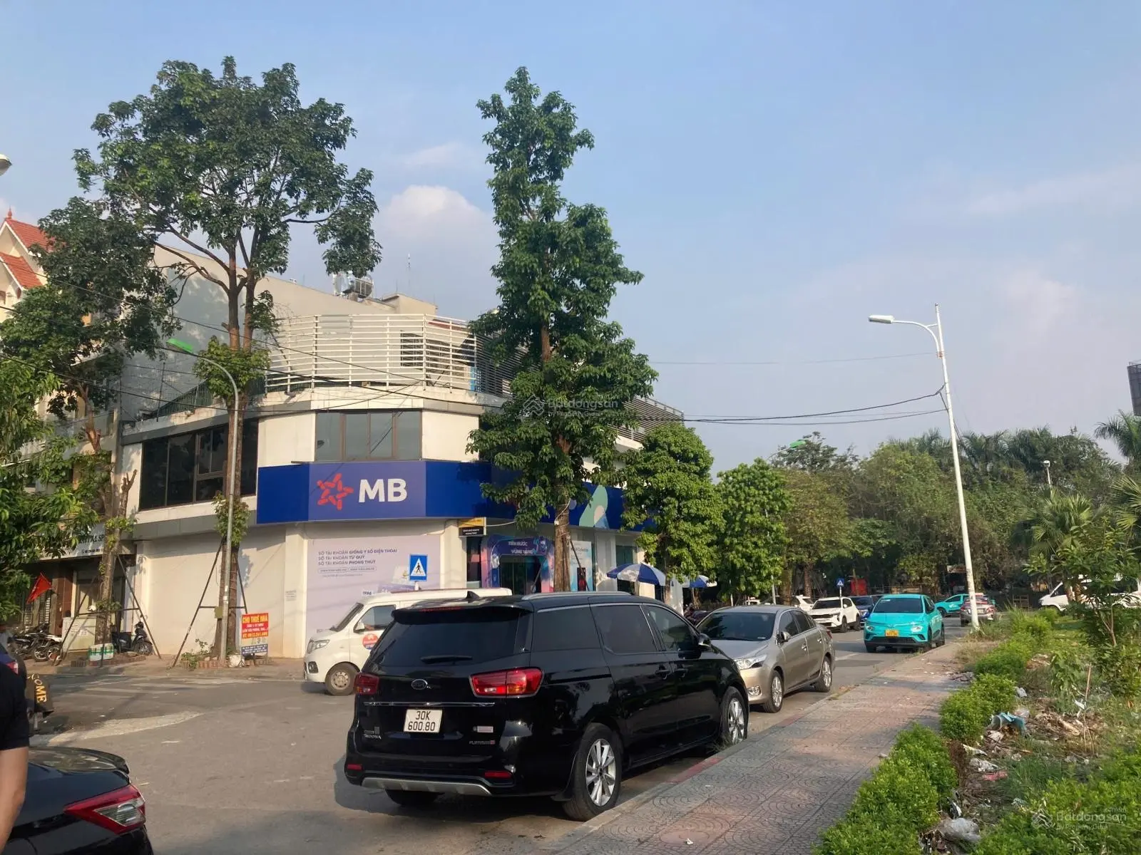 Bán 3 lô đất đẹp, vị trí đắc địa, để ở hay xây toà văn phòng tại Thạch Bàn, Long Biên, Hà Nội.