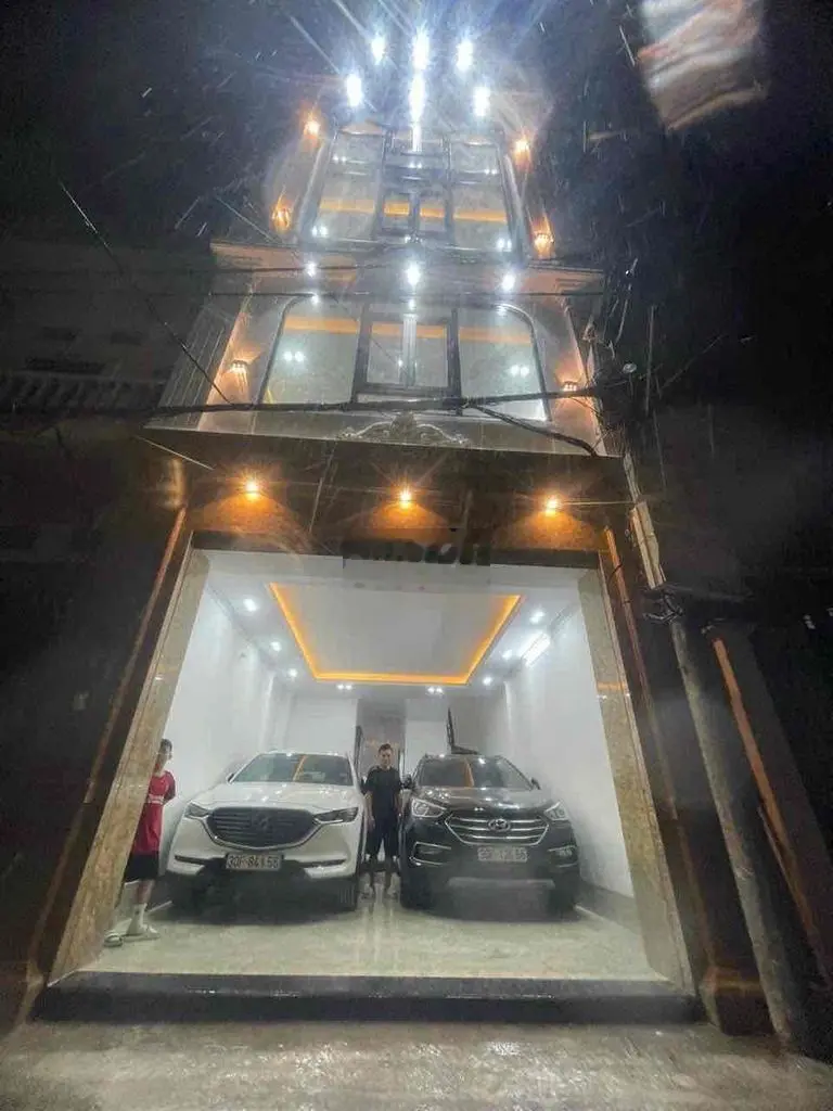 Bán nhà phố Vương Thừa Vũ Ngõ rộng 2 xe 7C cất trong nhà.