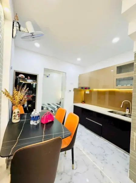 Cơ hội vàng! Bán nhà sổ hồng riêng 1 trệt 1 lầu DT 40m2 tại quận Bình Tân, giá chỉ 2.2 tỷ!