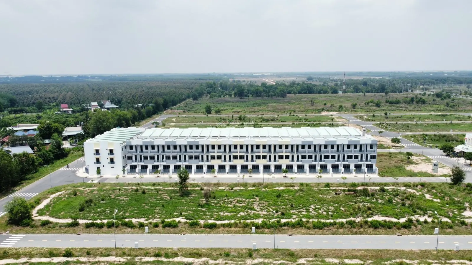 Bán căn nhà phố ngay KCN Phước Đông 65m2 1 trệt 1 lầu sổ sẵn sang tên ngay, ngân hàng cho vay 70%