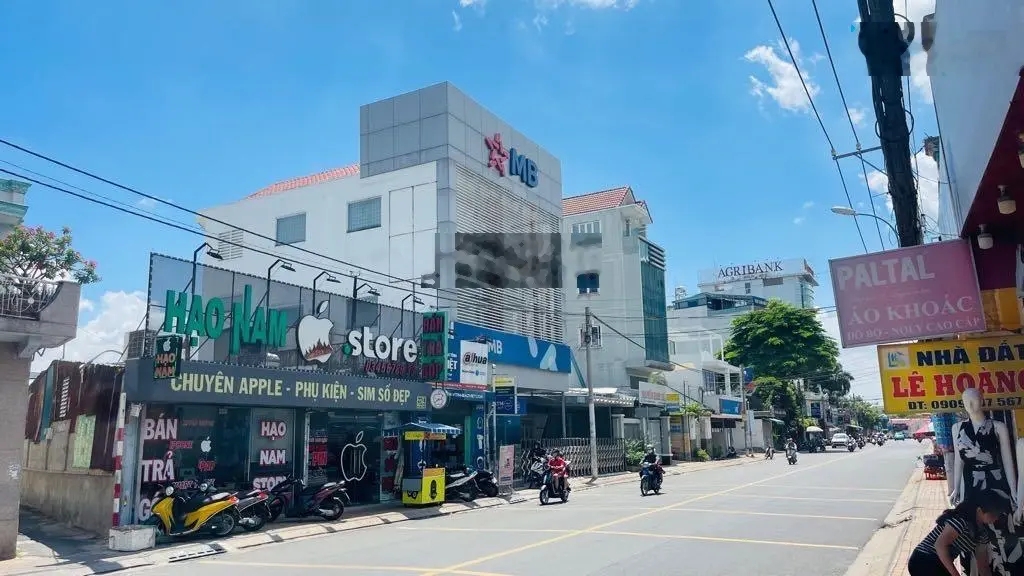 Nhà 2 MT Lý thường kiệt TT Hóc Môn. DT: 6.2 x 18m. Chỉ 9 tỷ.