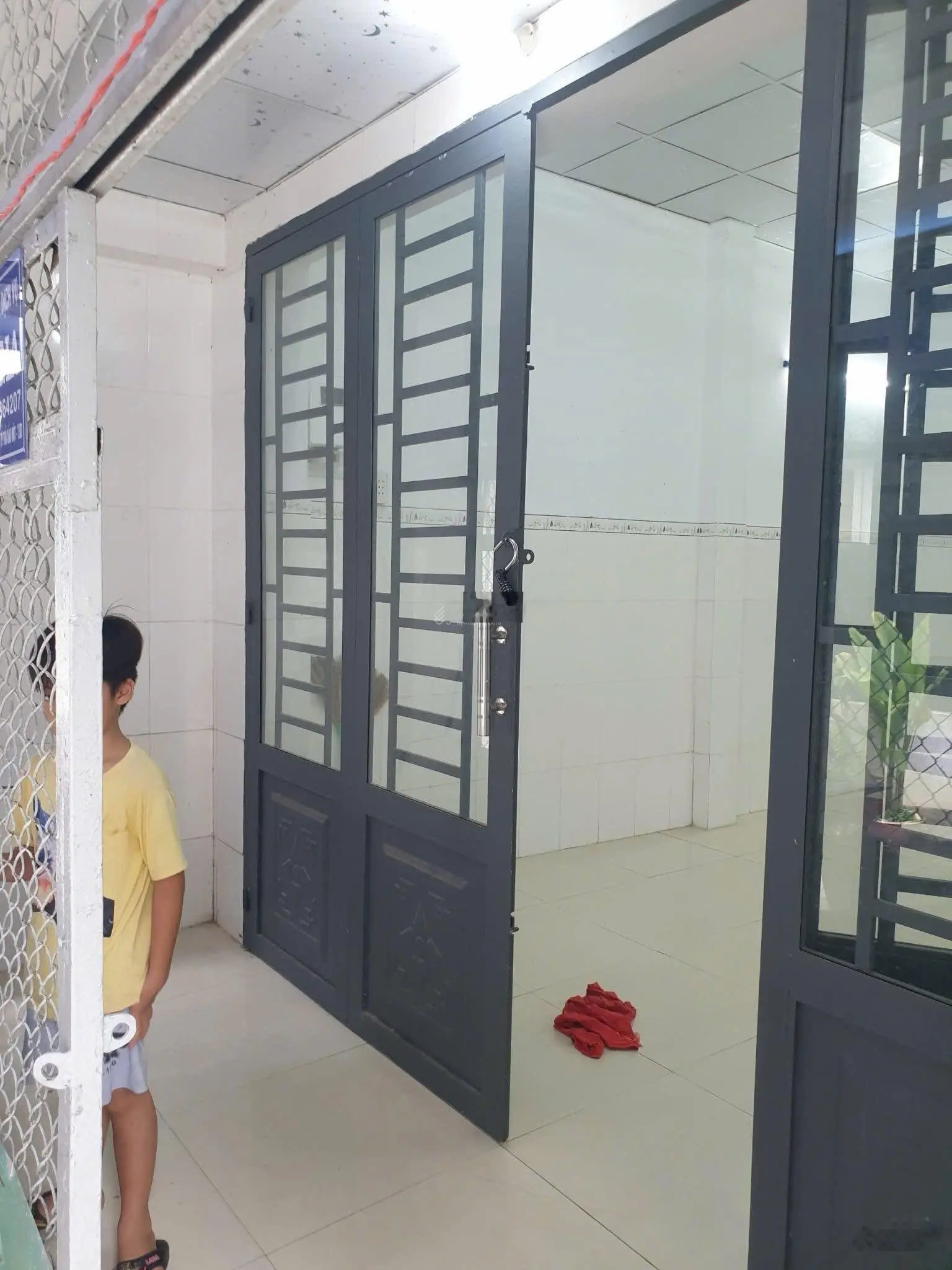 Bán nhà cách siêu thị Go chỉ vài bước chân, giá chỉ 2 tỷ 1 trệt 1 lầu, gần ĐH Bình Dương