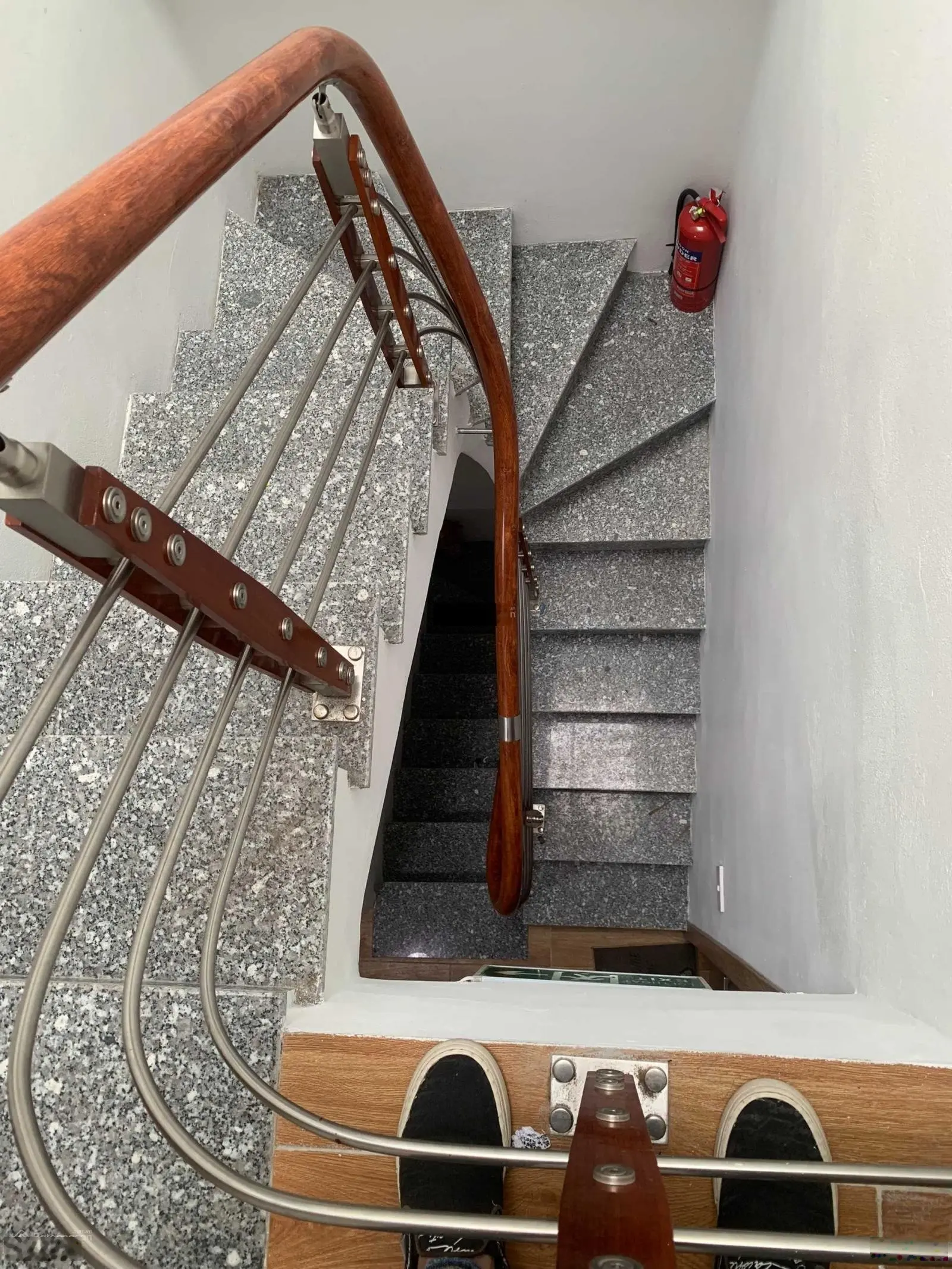 Bán gấp nhà phố Bạch Mai 10m ra phố thang máy sịn. DT 80m2 5 tầng MT 5,2m nhỉnh 12 tỷ