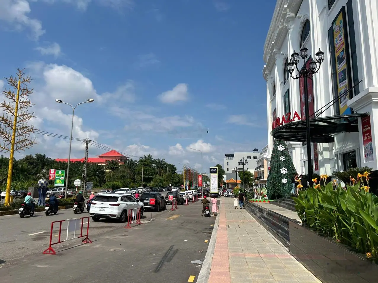 Bán Căn Biệt Thự Vincom Shophous 3 mặt Tiền 85m Đắc địa, vị trí Trung Tâm TP Đông Hà - Quảng Trị