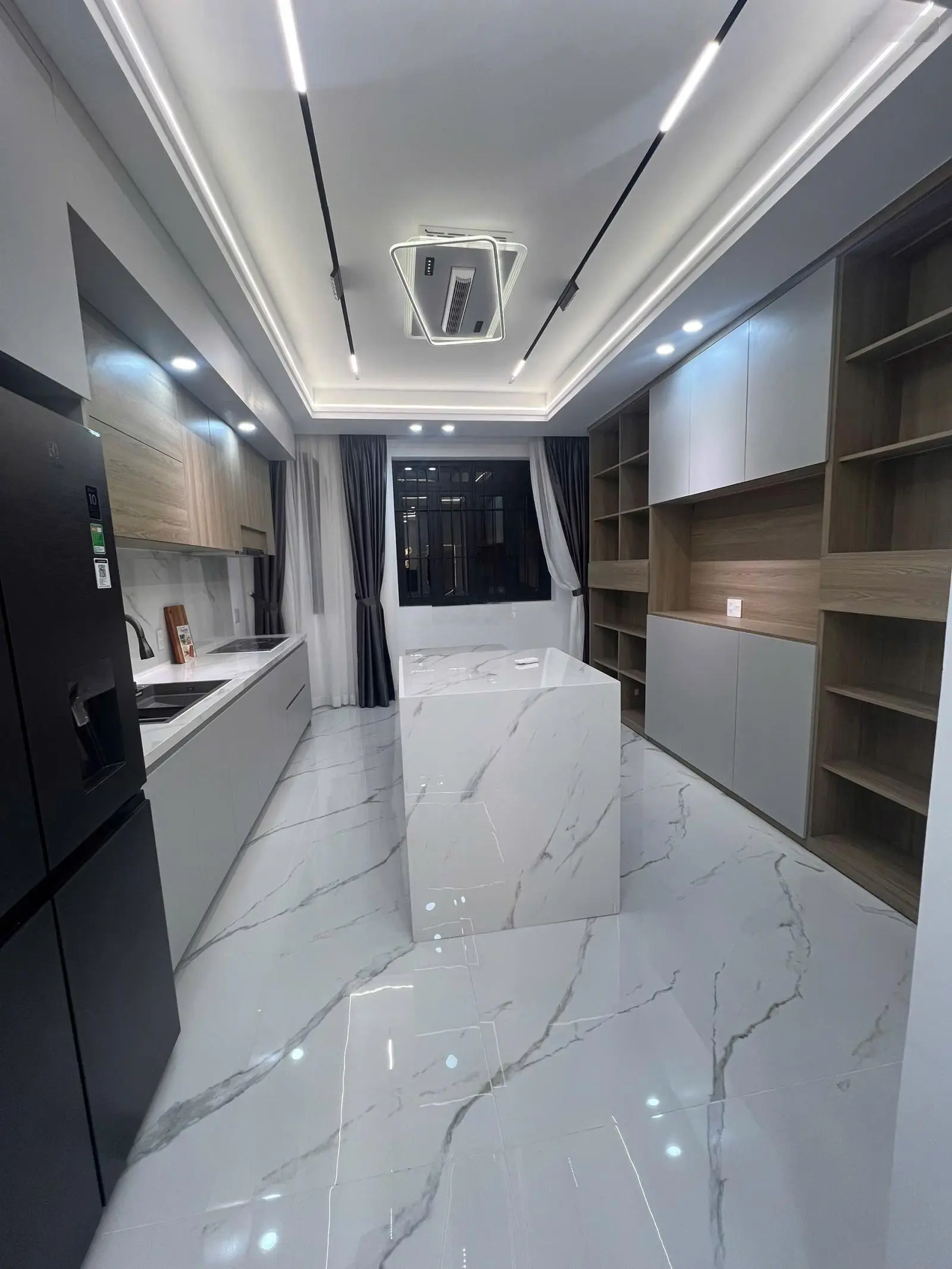 Bán nhà Phạm Đăng Giảng thiết kế sang trọng - 67m2 - nhà 5 tầng - hẻm 8m sát mặt tiền-chỉ 6tỉ490tr