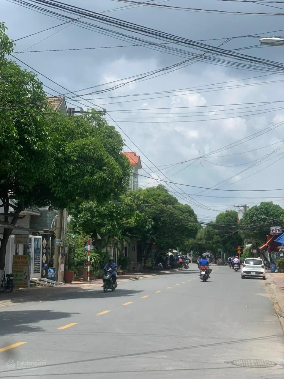 Bán RẺ nhà trệt lầu kiên cố ngay trung tâm TP. Dĩ An ngay KCN Sóng Thần