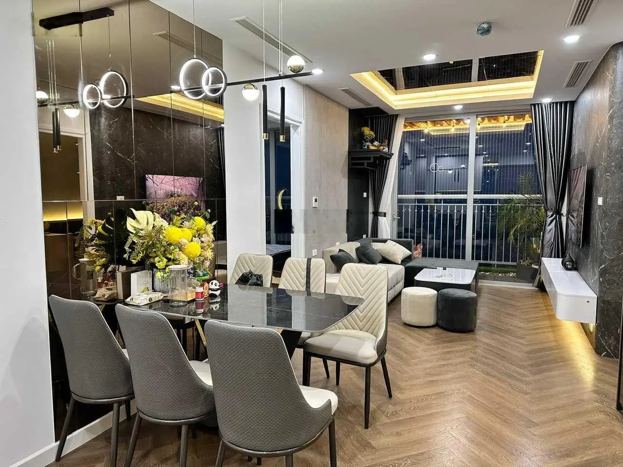 0333 191 *** chính chủ cần bán gấp CH 2N 2VS Vinhomes Gardenia view bể bơi, DT: 80m2 giá bán 5 tỷ 7