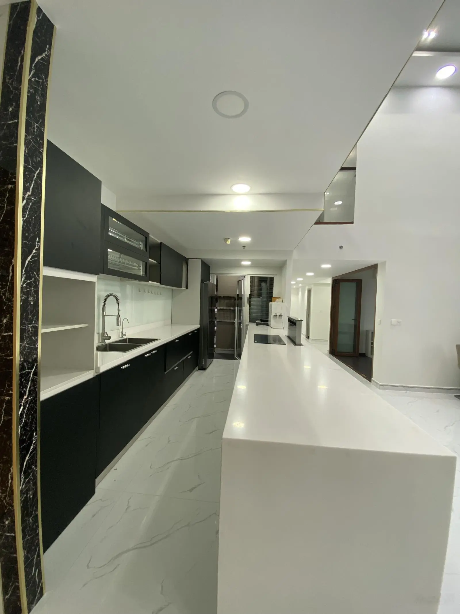chủ nhà gửi bán gấp căn duplex 4 phòng ngủ tầng cao view nội khu giá bán 17,5 tỷ thương lượng