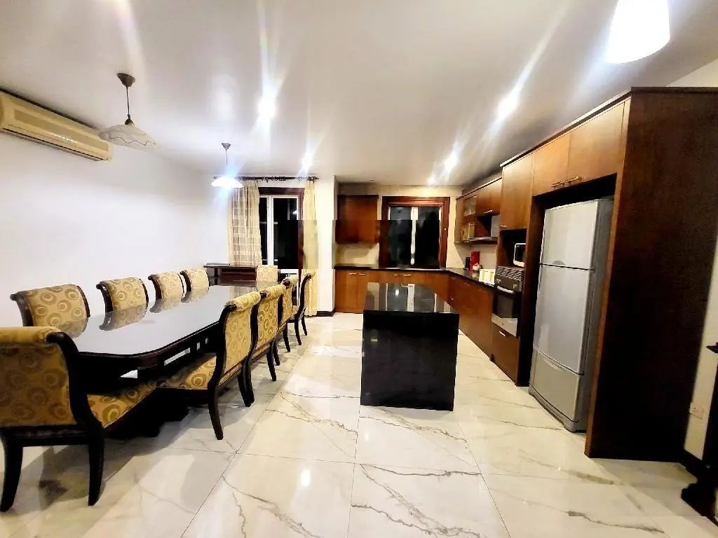 Cực phẩm MP Tô Ngọc Vân, view Hồ Tây - vỉa hè kinh doanh - thang máy, 100,6 m2, giá 71 tỷ
