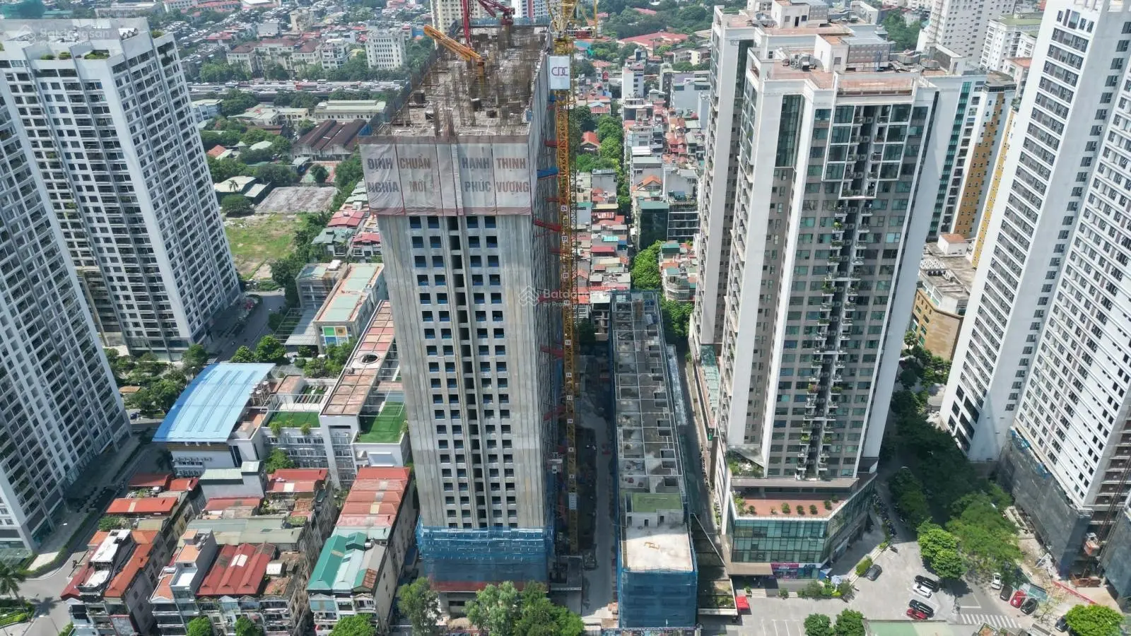Suất ngoại giao liền kề 107 Nguyễn Tuân 5 tầng 1 hầm ngay cạnh chung cư đang xây