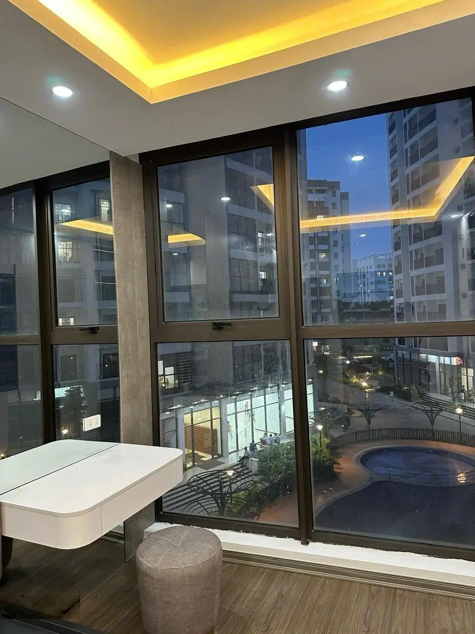 Bán gấp CH 83m2 đầy đủ nội thất Le Grand Jardin Sài Đồng, giá 5 tỷ view bể bơi, sẵn sổ