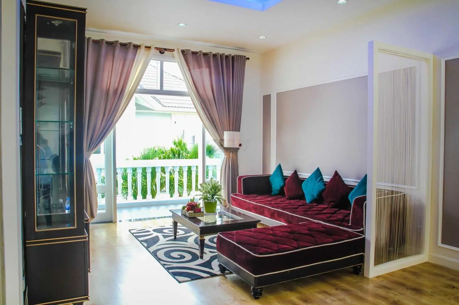 Bán villa mặt tiền biển Mũi Né Phan Thiết DT: 16x25m xây dựng 1 lầu cách biển 20m sổ hồng lâu dài