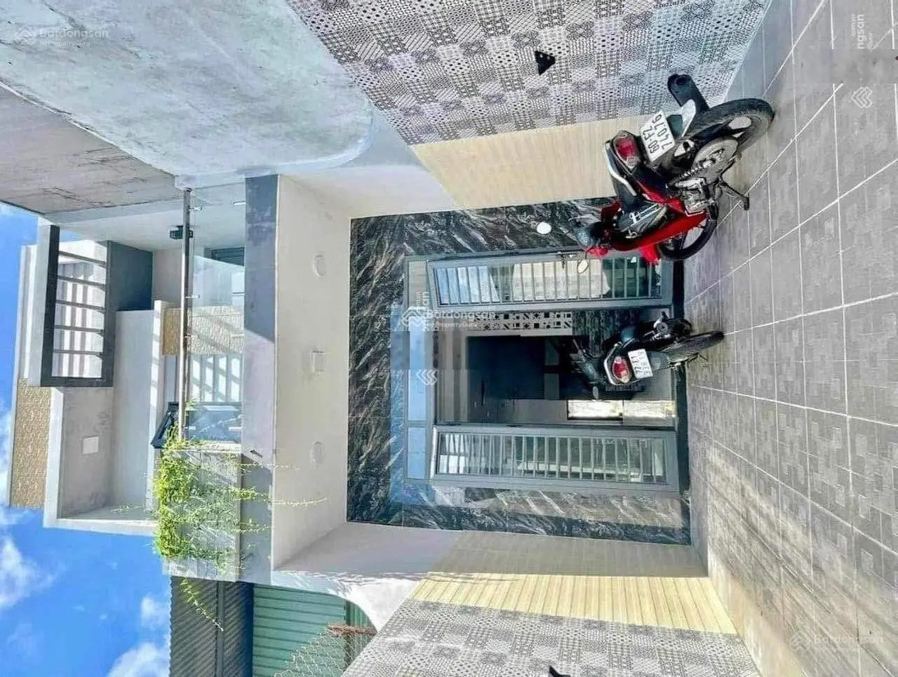 Bán nhà 1 trệt 1 lầu, chợ Bình Chánh 80m2 giá 660 triệu, 4x20m, 3PN, SHR sang tên ngay