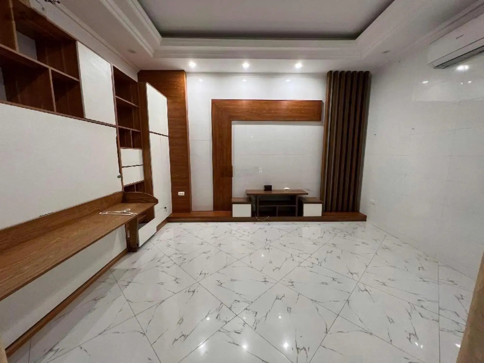 Bạch Mai, đầu Trần Khát Chân - Phố Huế - 52m2 x 5 Tầng - 7 Ngủ - Đang cho thuê gần 30 triệu/tháng