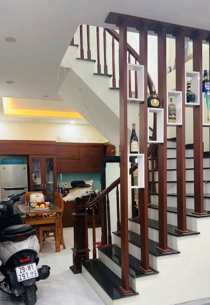Bán nhà thạch bàn 36m2 xây 4 tầng - 4 phòng ngủ - 10m ra ô tô tránh