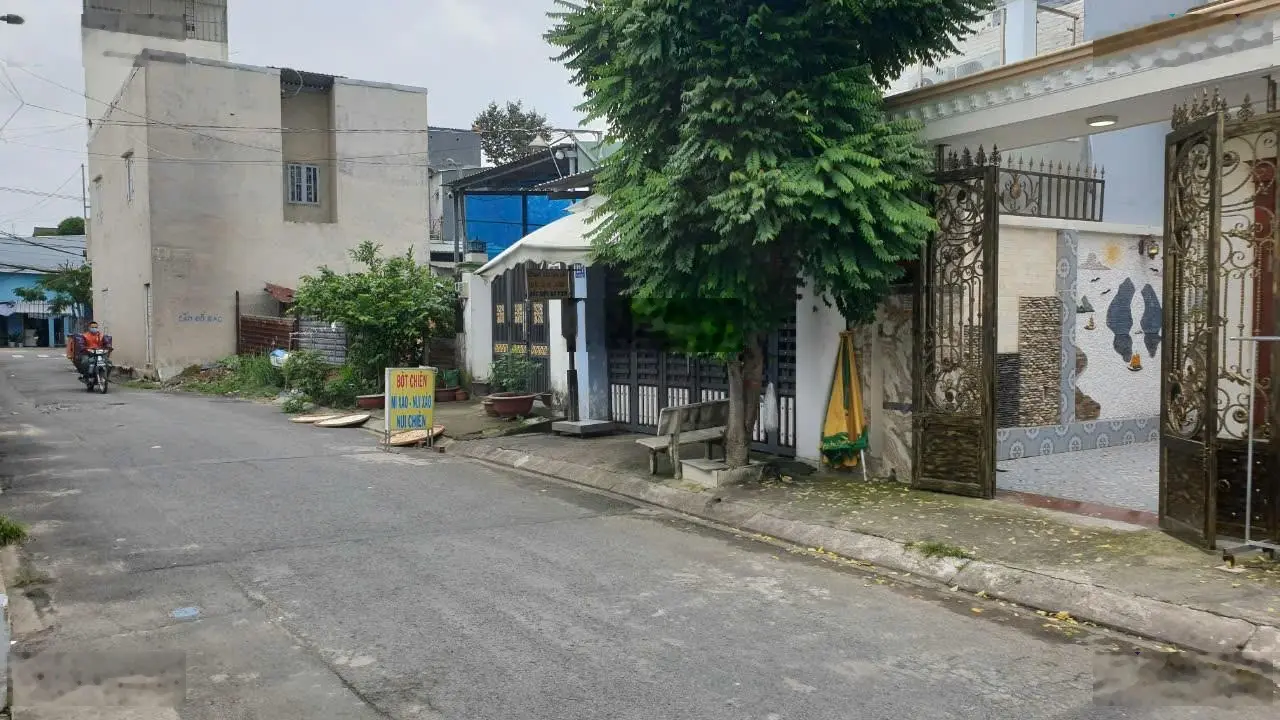 Nhà 2 lầu DT : 5 x 30m MT đường nhựa thông 8m gần chợ xuân thới thượng