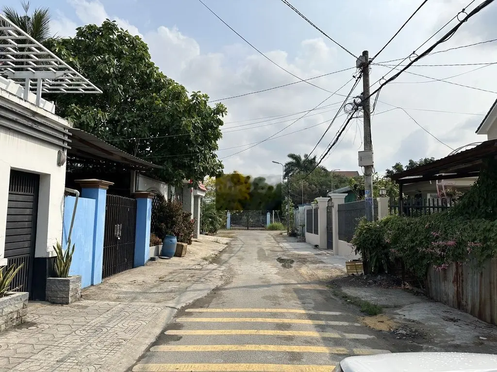 nhà cấp 4 ngay trung tâm thị trấn