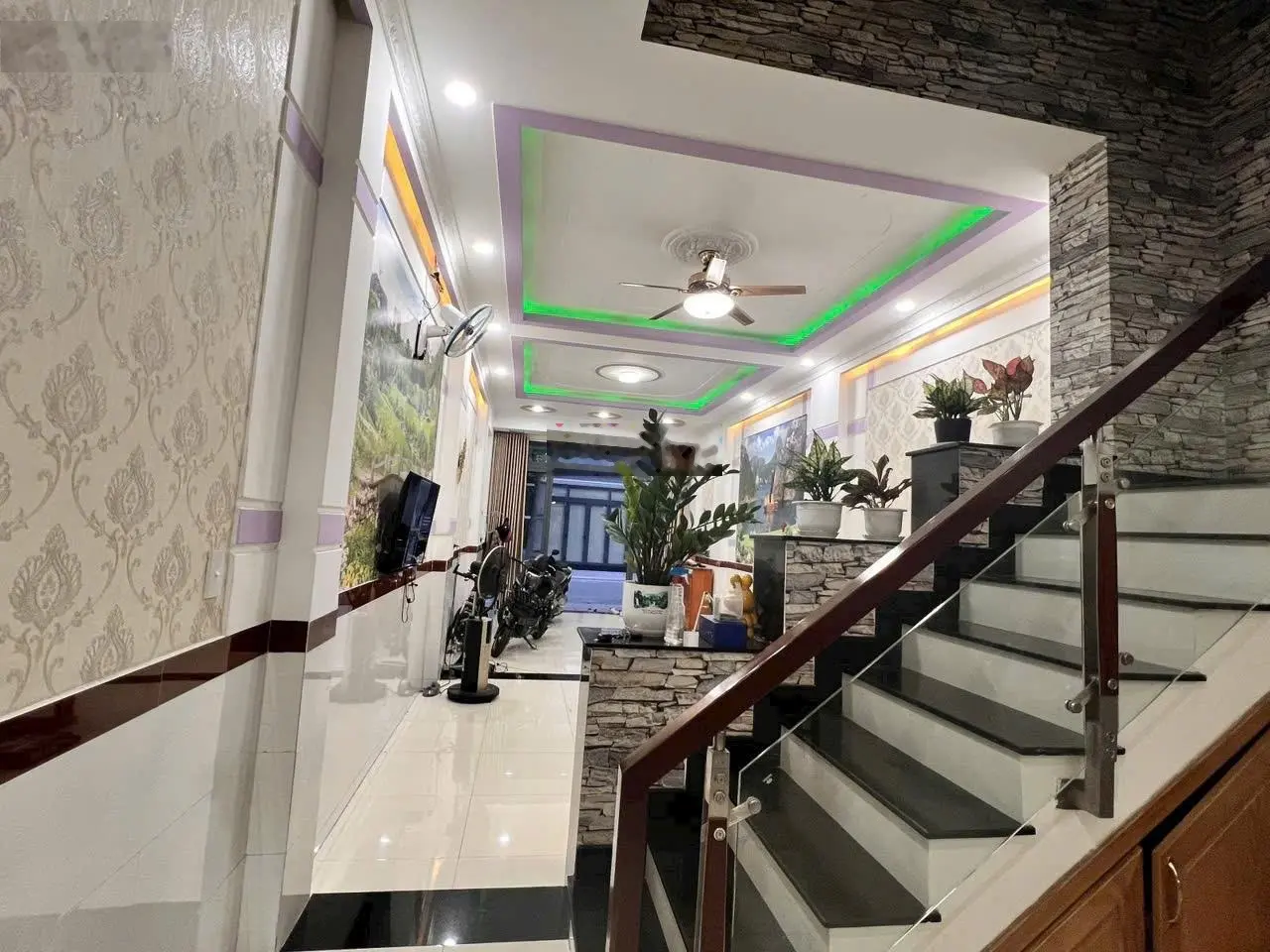 NHÀ 3 TẦNG ĐẸP GẦN TTYT HAI BÀ TRƯNG GIÁ CHỈ 4 TỶ 800 - KDC phân lô sạch đẹp, Xe hơi ngủ trong nhà