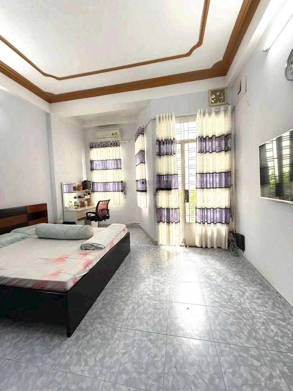 Gần etown cộng hoà. nhà mới đẹp. 4.5 x18.5m nở hậu. hoàn công đủ. tặng nội thất. chỉ 8.7t mq 66