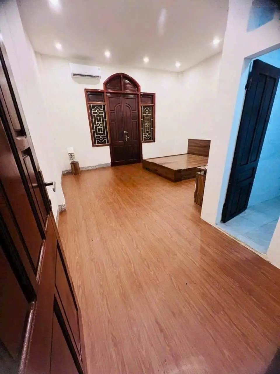 Cần bán căn nhà nhìn vườn hoa đường Nguyễn Bỉnh Quân, Tiền An, TP BN. Giá chỉ hơn 12 tỷ