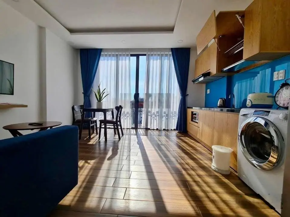 Bán Tòa Căn hộ Dòng tiền Cao Cấp, Mặt phố Trịnh Công Sơn, 210m2 x 8T, Tầng hầm thang máy, view Hồ