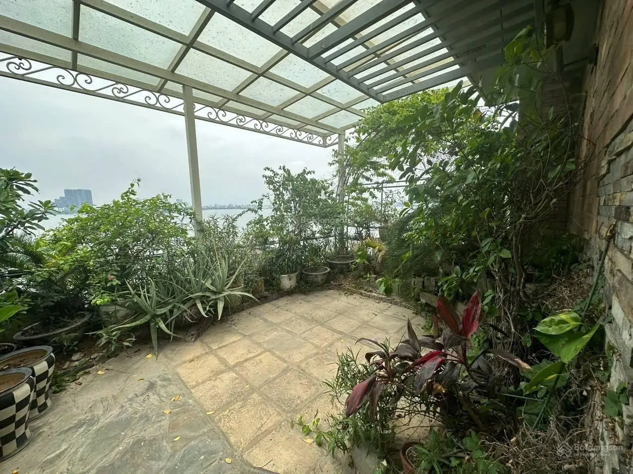 Mặt phố Trích Sài - lô góc 3 mặt thoáng 5 tầng thang máy view trọn Hồ Tây 64 tỷ 64m2 MT 6m