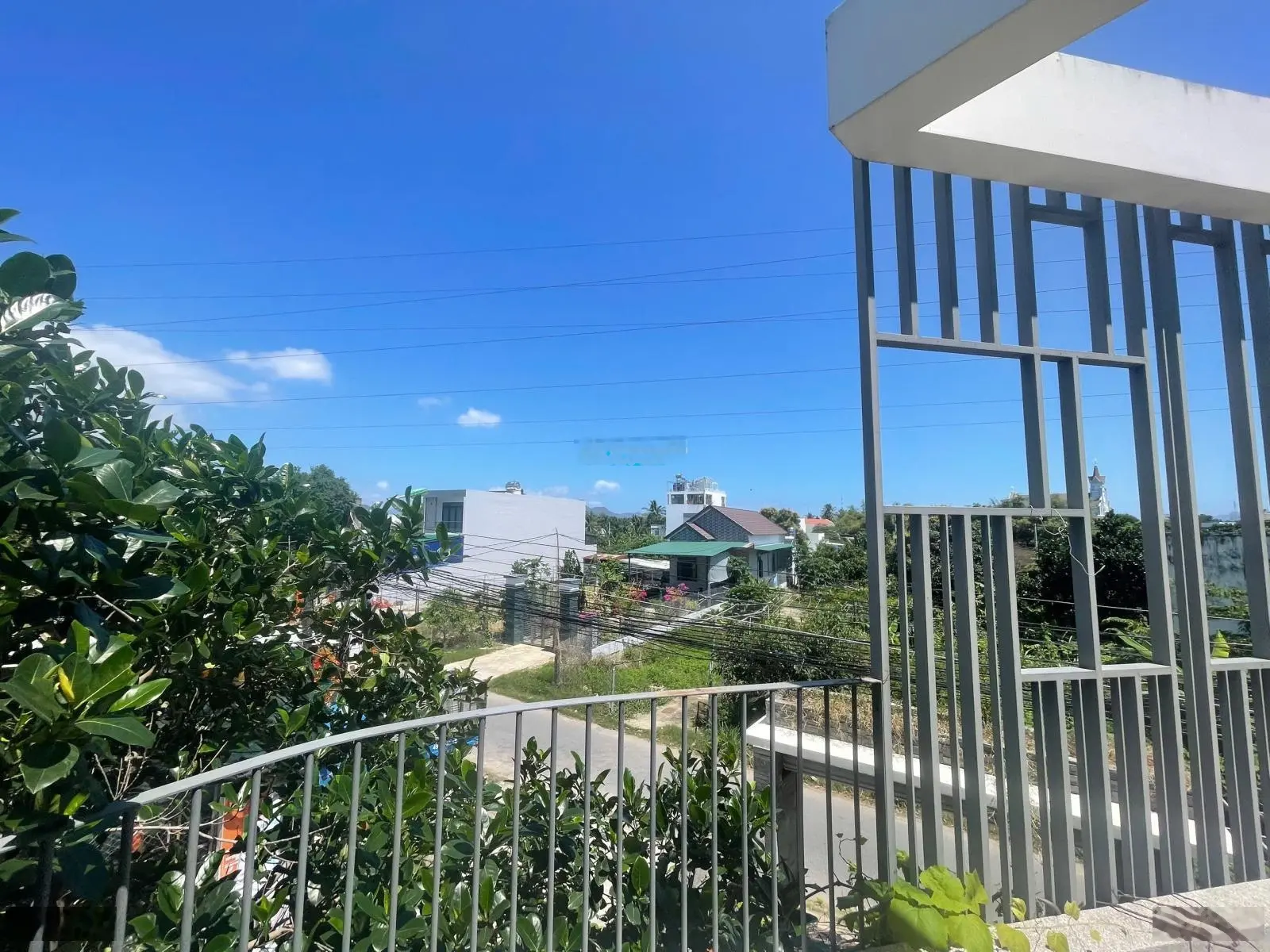 Chủ cần bán biệt thự mini ở Vĩnh Hiệp ở gần đường d30 đặc biệt có hồ bơi cách biển 7km tới bãi tắm
