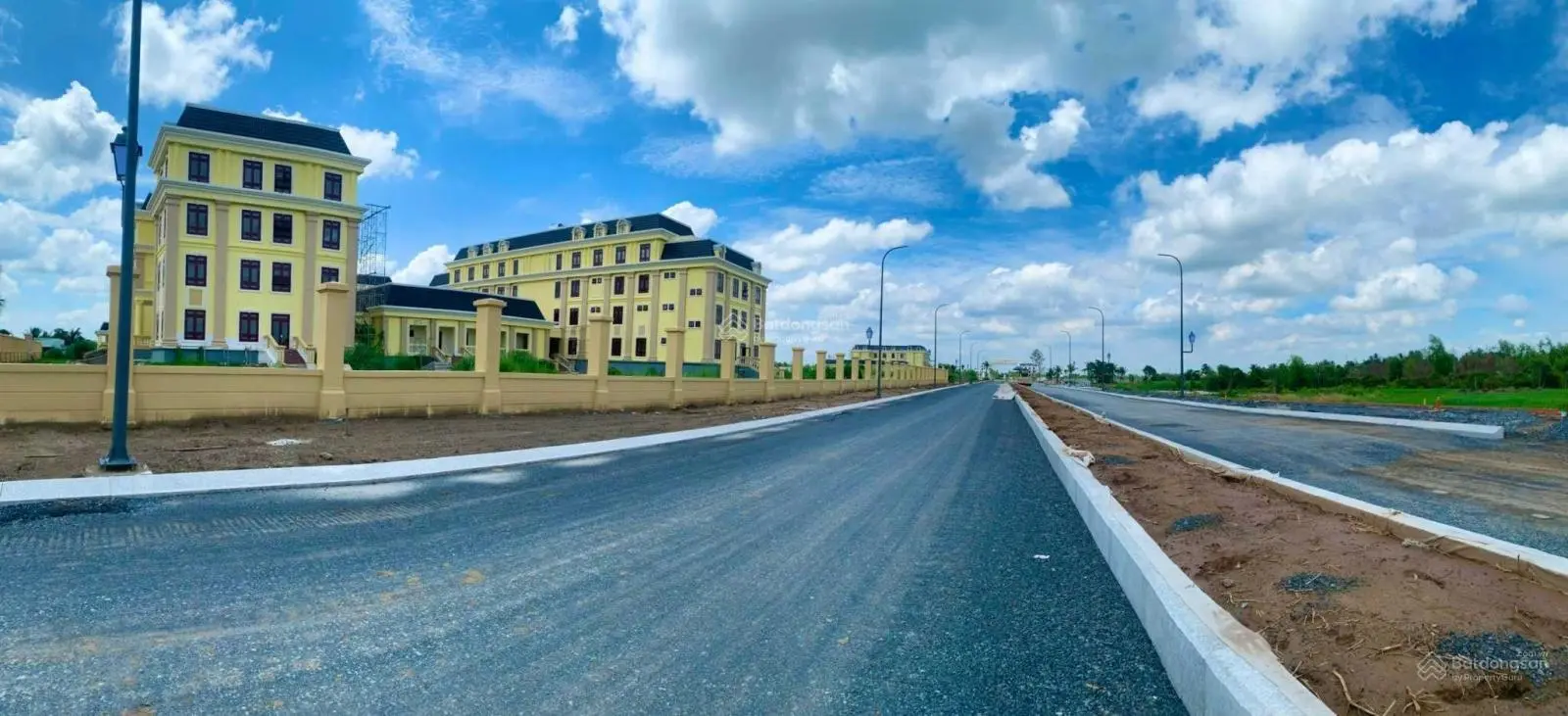 Duy nhất 1 lô đất hướng Tây Bắc hướng Tài Lộc tiện ở và kinh doanh đối diện trung tâm hành chính