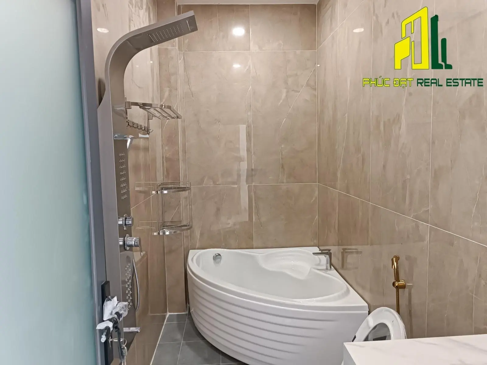 Bán biệt thự DT khủng 153m2 SHR 1 trệt 2 lầu siêu đẹp ngay Song Ngữ Lạc Hồng, liền kề công viên