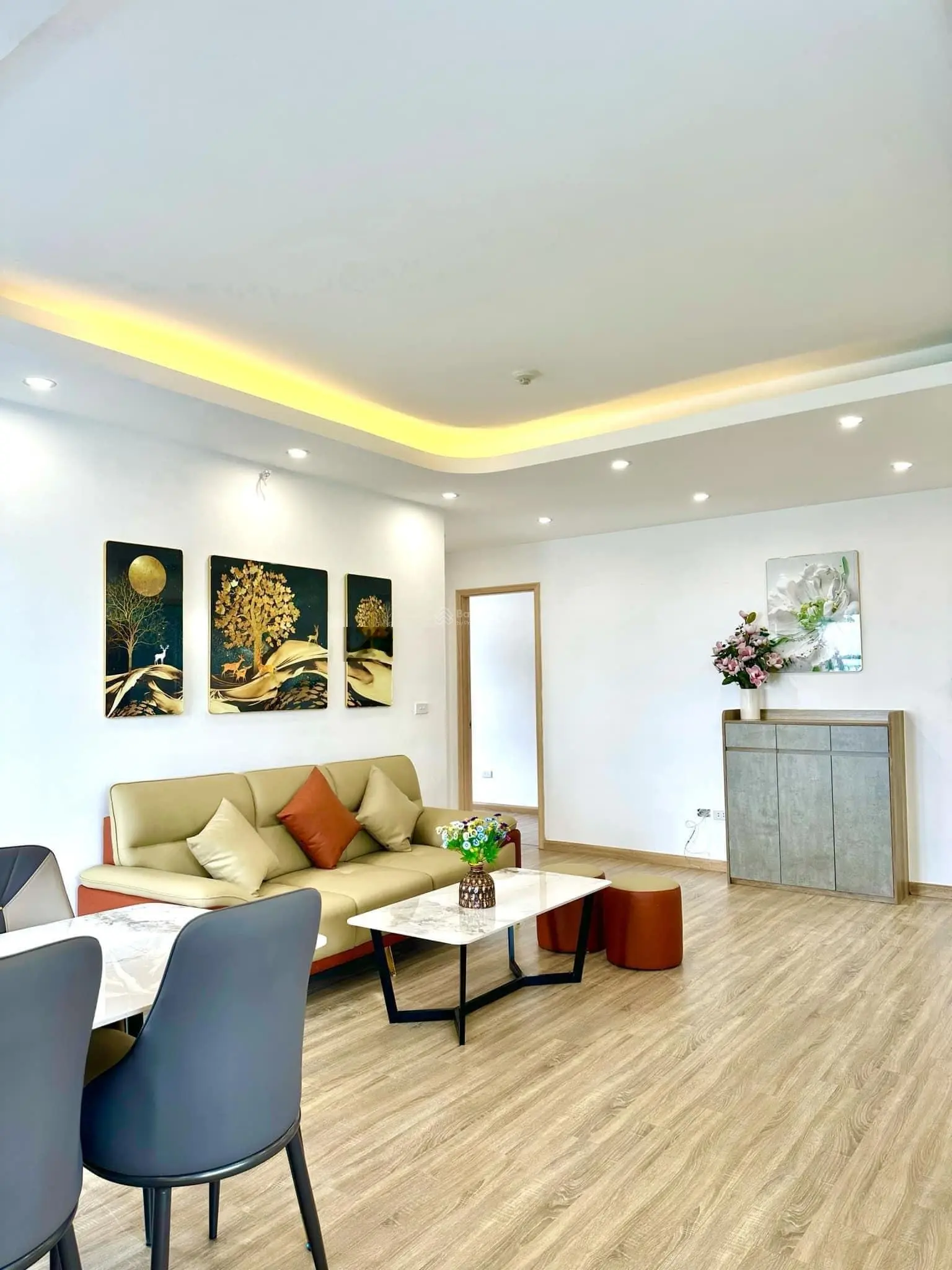 Chính chủ bán căn hộ ban công view hồ 77m2 đủ nội thất cực thoáng mát giá nhỉnh 2 tỷ